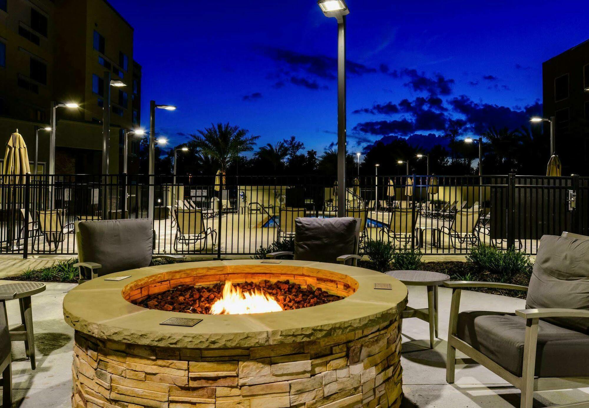 Courtyard Lake Charles Exterior photo